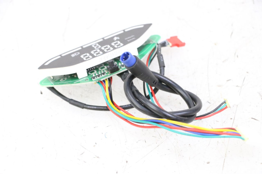 photo de CONTACHILOMETRI URBANGLIDE 100XS 1 - Caratteristiche distintive