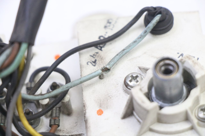 photo de CONTACHILOMETRI MBK BOOSTER NEXT GENERATION 50 (1995 - 1998) - Dettagli dei punti di fissaggio