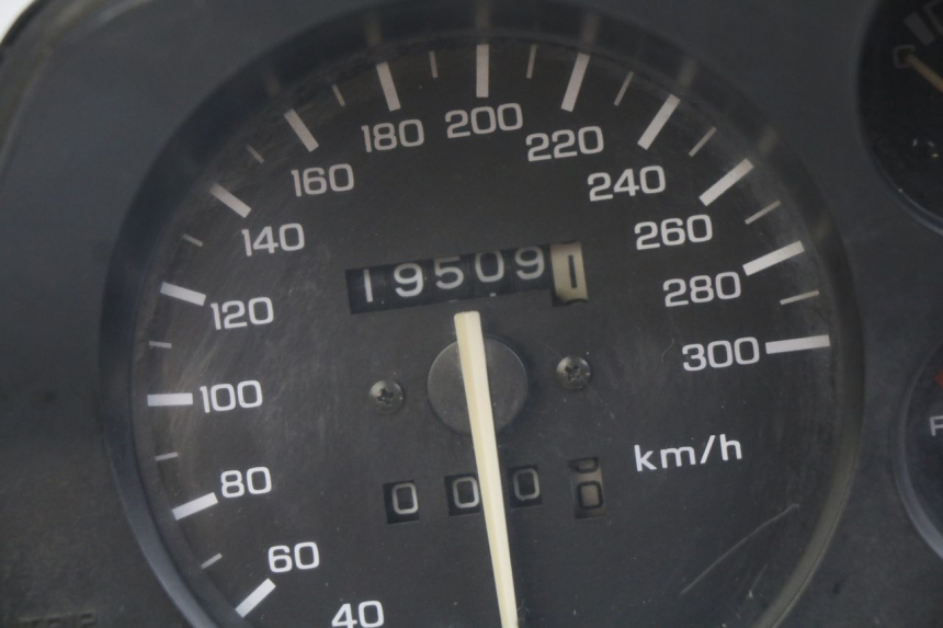 photo de CONTACHILOMETRI HONDA CBR F SC25 1000 (1989 - 1992) - Zoom sui componenti