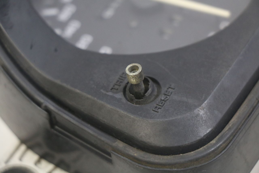 photo de CONTACHILOMETRI HONDA CBR F SC25 1000 (1989 - 1992) - Zoom sullo stato d'uso