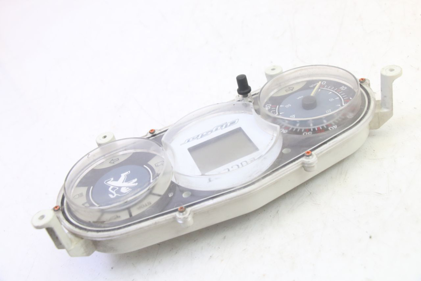 photo de CONTACHILOMETRI PEUGEOT CITYSTAR 50 (2013 - 2017) - Dettagli dei punti di fissaggio