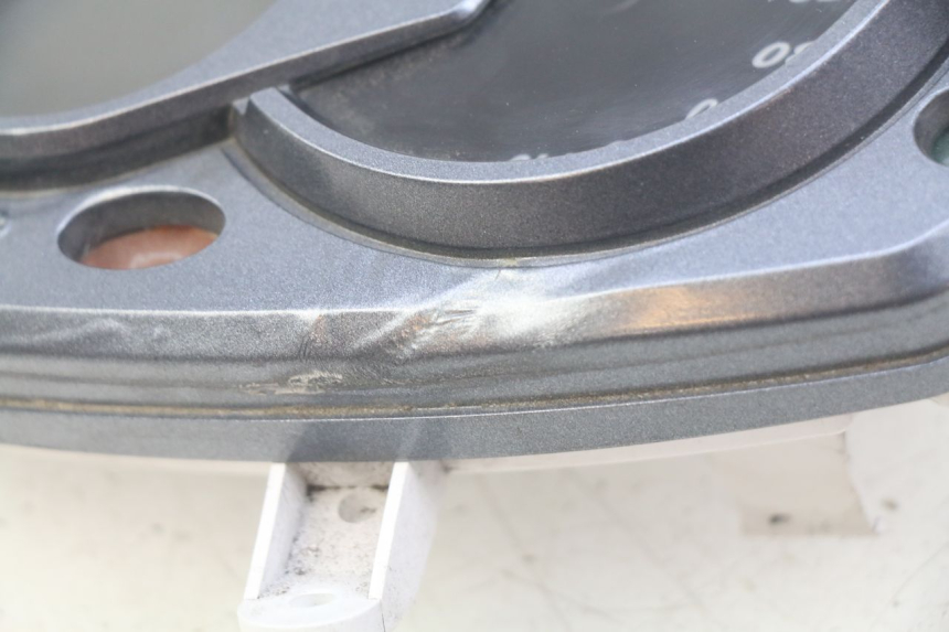 photo de CONTACHILOMETRI YAMAHA CYGNUS X INJECTION 125 (2007 - 2013) - Stato della superficie e materiale