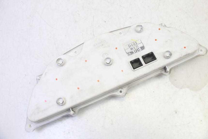 photo de CONTACHILOMETRI KYMCO DINK STREET 125 (2009 - 2014) - Stato della superficie e materiale