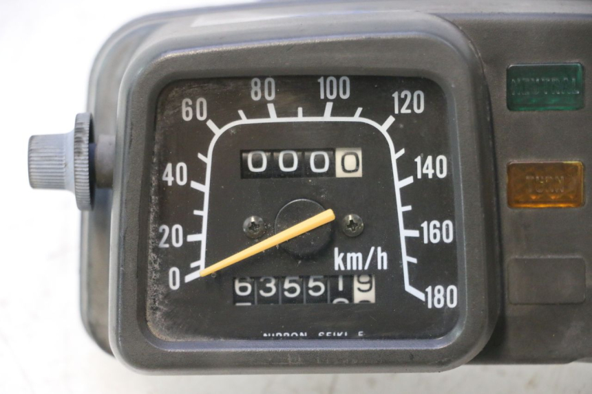 photo de CONTACHILOMETRI SUZUKI DR S 600 (1985 - 1989) - Zoom sui componenti