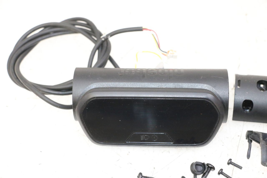 photo de CONTACHILOMETRI SEGWAY NINEBOT E2 1 - Zoom sui componenti
