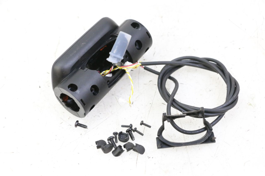 photo de CONTACHILOMETRI SEGWAY NINEBOT E2 1 - Altra angolazione