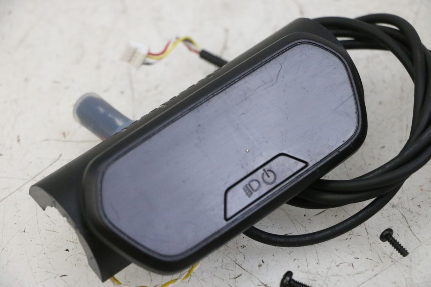 photo de CONTACHILOMETRI SEGWAY NINEBOT E2 1 - Primo piano tecnico