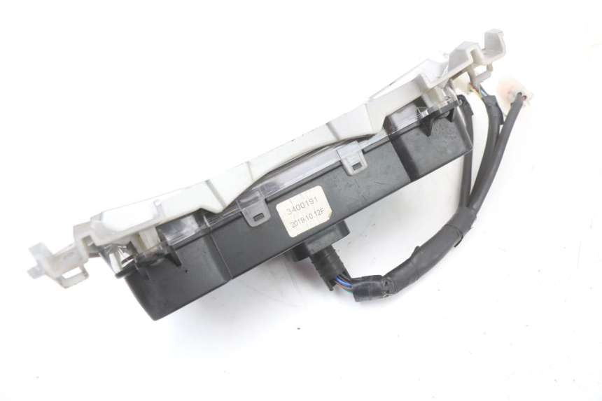 photo de CONTACHILOMETRI LONGJIA EASY MAX 125 (2020 - 2024) - Stato della superficie e materiale