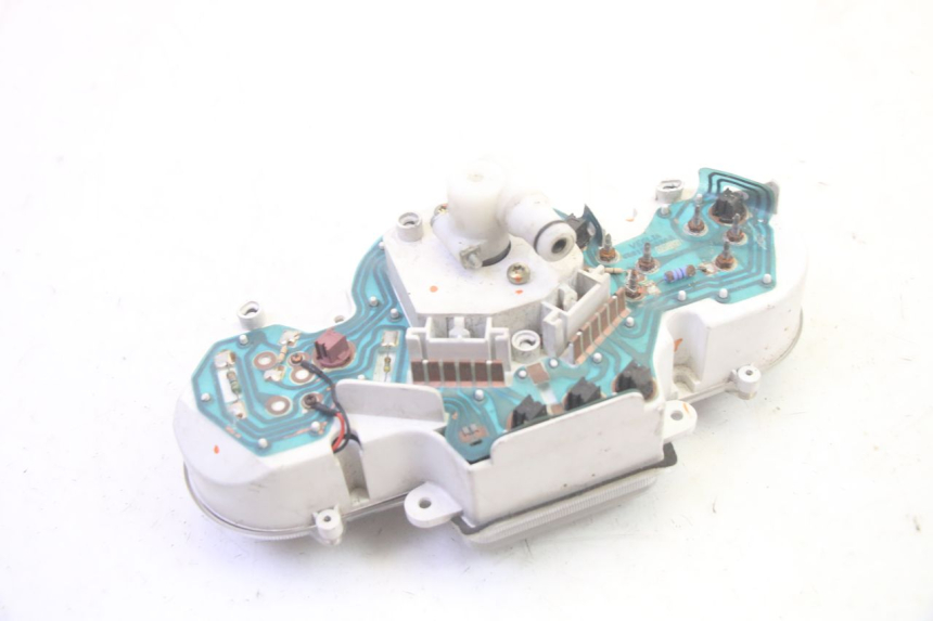 photo de CONTACHILOMETRI PEUGEOT ELYSEO 125 (1999 - 2004) - Stato della superficie e materiale