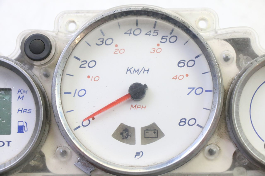 photo de CONTACHILOMETRI PEUGEOT ELYSTAR 50 (2002 - 2014) - Primo piano tecnico