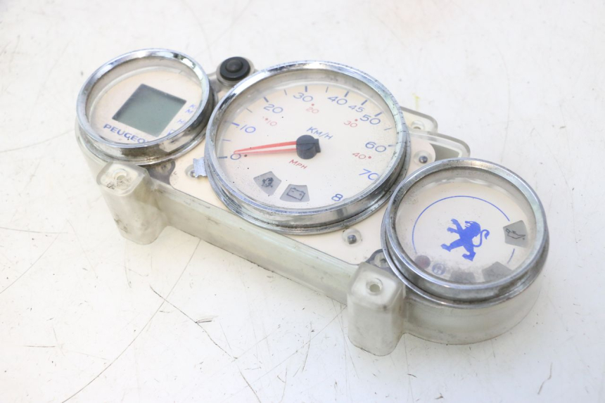 photo de CONTACHILOMETRI PEUGEOT ELYSTAR 50 (2002 - 2014) - Stato della superficie e materiale