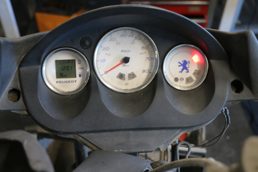 photo de CONTACHILOMETRI PEUGEOT ELYSTAR 50 (2002 - 2014) - Zoom sullo stato d'uso