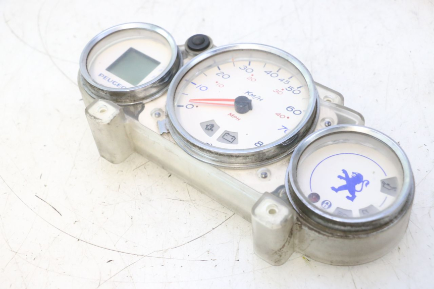 photo de CONTACHILOMETRI PEUGEOT ELYSTAR 50 (2002 - 2014) - Stato della superficie e materiale