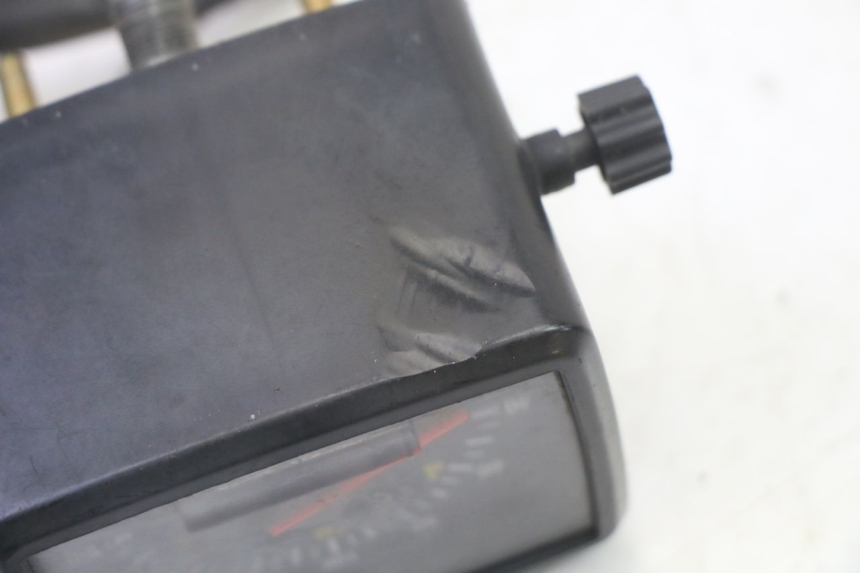 photo de CONTACHILOMETRI APRILIA ETX 125 (1998 - 2002) - Stato della superficie e materiale