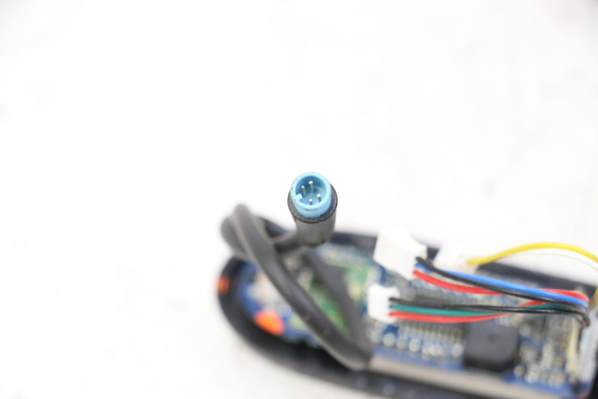 photo de CONTACHILOMETRI SEGWAY NINEBOT F40E 1 - Primo piano tecnico