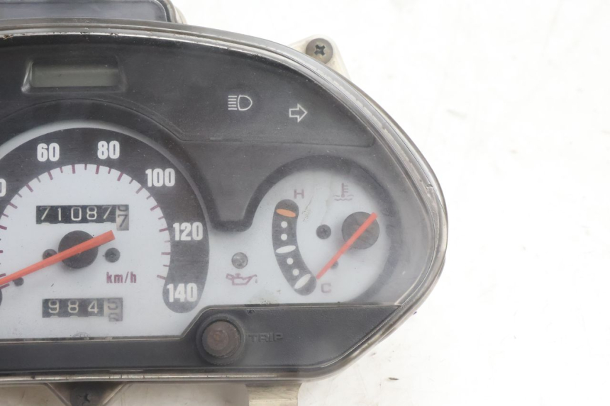 photo de CONTACHILOMETRI HONDA FES PANTHEON 2T 125 (1998 - 2002) - Zoom sullo stato d'uso
