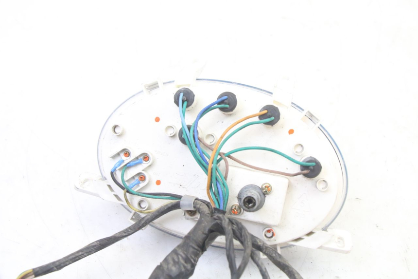 photo de CONTACHILOMETRI SYM FIDDLE 125 (2008 - 2010) - Stato della superficie e materiale