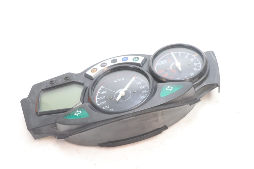 photo de CONTACHILOMETRI YAMAHA FJR 1300 (2001 - 2005) - Dettagli dei punti di fissaggio