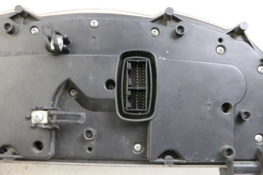 photo de CONTACHILOMETRI HONDA FJS SILVER WING SILVERWING 400 (2005 - 2008) - Dettagli dei punti di fissaggio