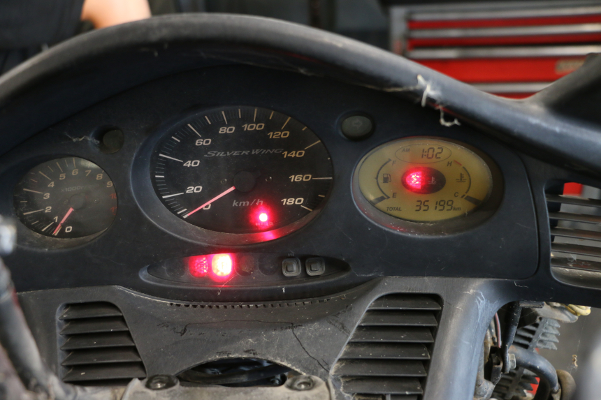 photo de CONTACHILOMETRI HONDA FJS SILVER WING SILVERWING 400 (2005 - 2008) - Zoom sullo stato d'uso