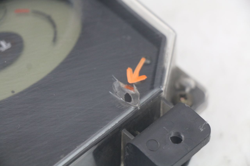 photo de CONTACHILOMETRI HONDA FJS SILVERWING SILVER WING 600 (2001 - 2010) - Stato della superficie e materiale