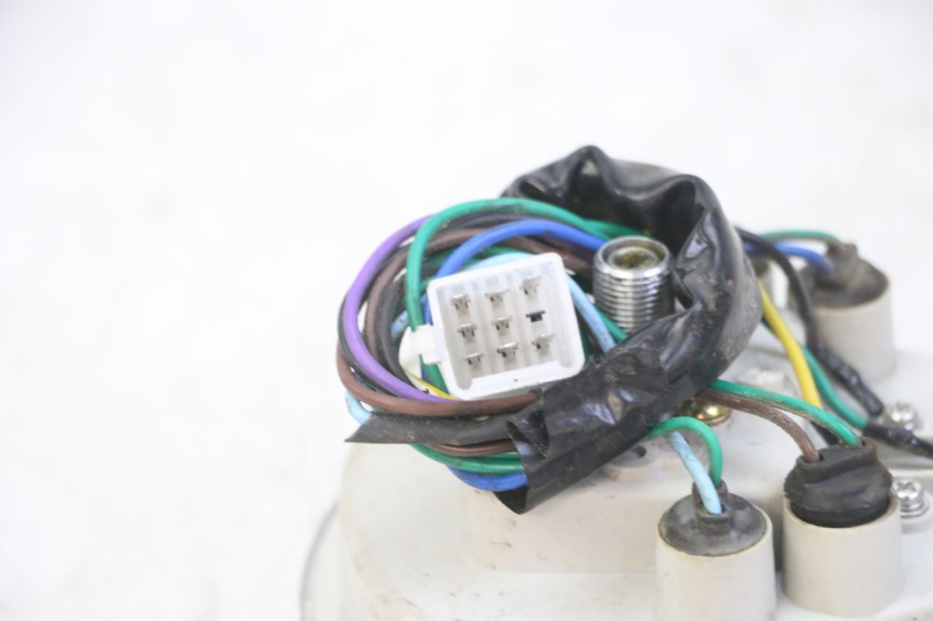 photo de CONTACHILOMETRI VENESI FLY RETRO 4T 50 (2020 - 2025) - Primo piano tecnico