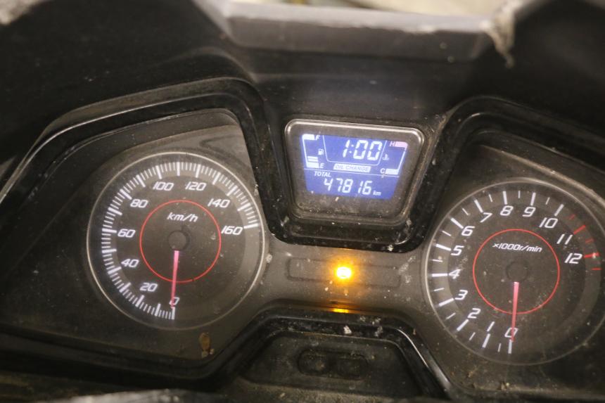 photo de CONTACHILOMETRI HONDA FORZA 125 (2015 - 2016) - Focus sulla struttura