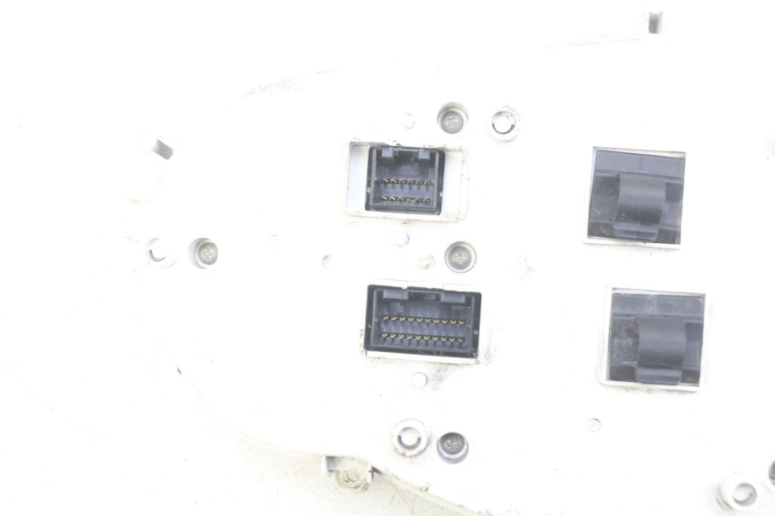 photo de CONTACHILOMETRI GILERA GP 800 (2007 - 2013) - Stato della superficie e materiale