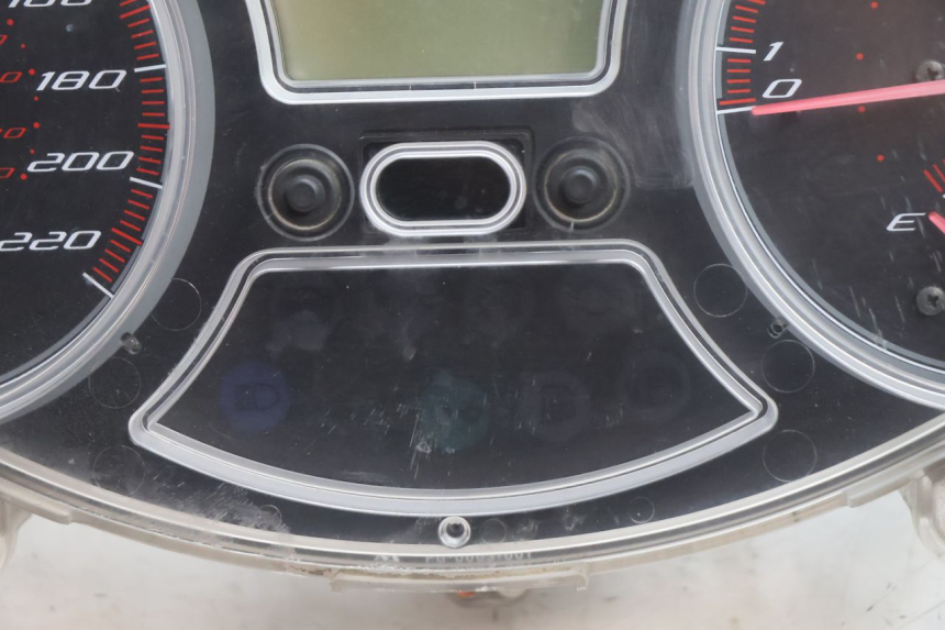 photo de CONTACHILOMETRI GILERA GP 800 (2007 - 2013) - Primo piano tecnico