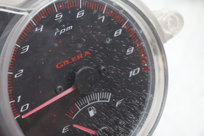 photo de CONTACHILOMETRI GILERA GP 800 (2007 - 2013) - Dettagli dei punti di fissaggio