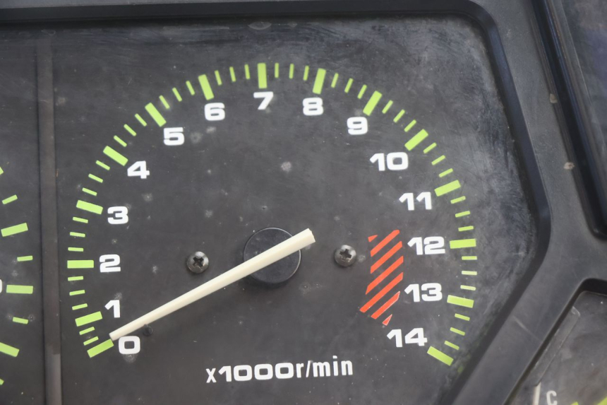 photo de CONTACHILOMETRI KAWASAKI GPX F ZX750F 750 (1986 - 1990) - Primo piano tecnico