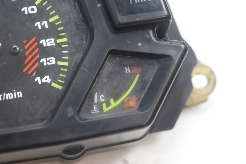 photo de CONTACHILOMETRI KAWASAKI GPX F ZX750F 750 (1986 - 1990) - Dettagli dei punti di fissaggio