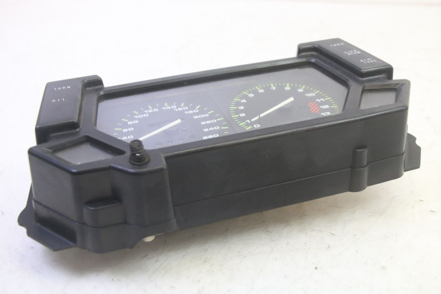 photo de CONTACHILOMETRI KAWASAKI GPX R WARBIRD 600 (1988 - 1993) - Caratteristiche distintive