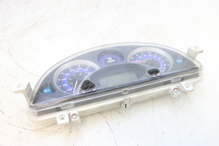 photo de CONTACHILOMETRI SYM GTS EVO 125 (2009 - 2013) - Stato della superficie e materiale