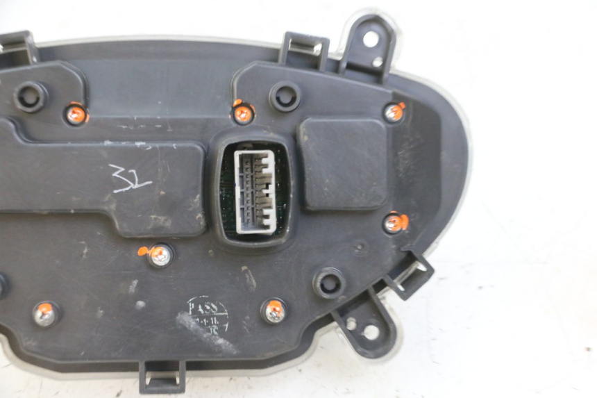 photo de CONTACHILOMETRI PIAGGIO IE MP3 YOURBAN 300 (2011 - 2016) - Vista d'insieme del prodotto