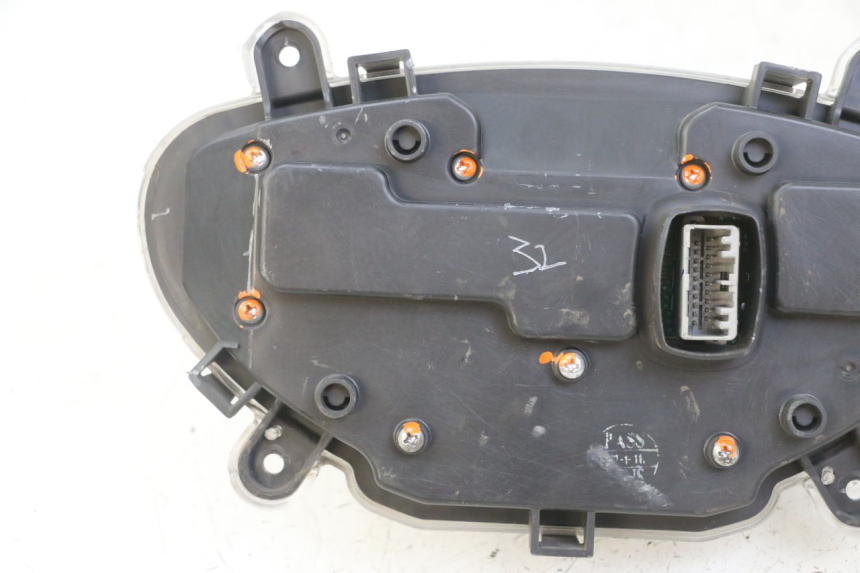 photo de CONTACHILOMETRI PIAGGIO IE MP3 YOURBAN 300 (2011 - 2016) - Dettagli dei punti di fissaggio