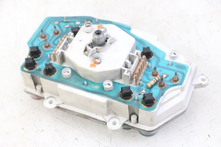 photo de CONTACHILOMETRI PEUGEOT JET FORCE CARBU 50 (2003 - 2016) - Altra angolazione