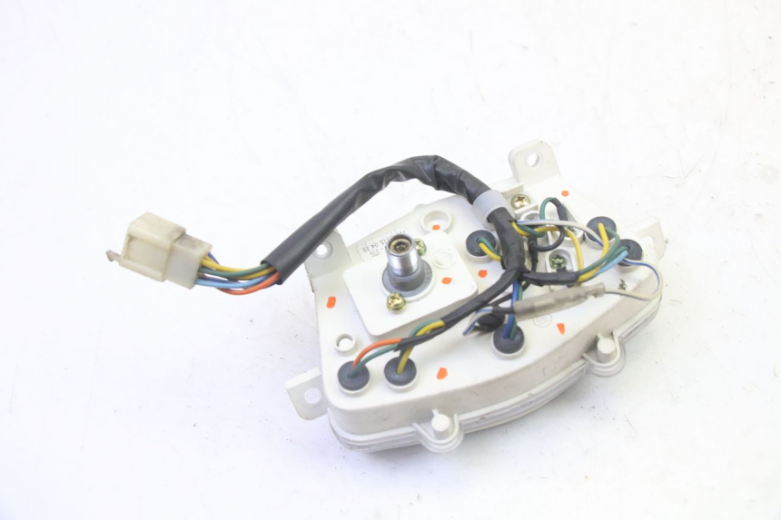 photo de CONTACHILOMETRI PEUGEOT KISBEE 2T 50 (2010 - 2017) - Stato della superficie e materiale