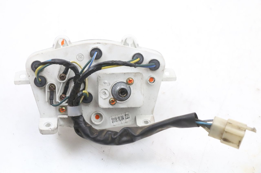 photo de CONTACHILOMETRI PEUGEOT KISBEE 4T 50 (2018 - 2022) - Stato della superficie e materiale