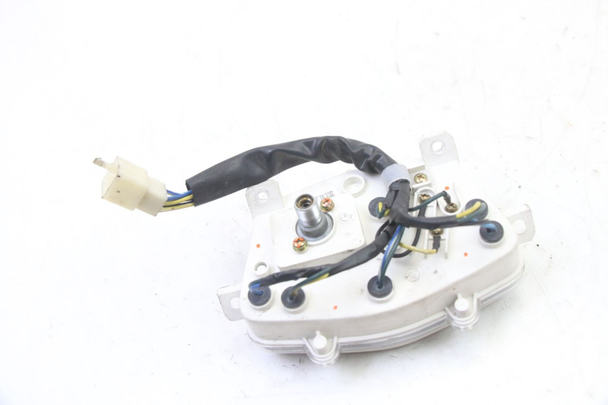 photo de CONTACHILOMETRI PEUGEOT KISBEE 4T 50 (2018 - 2022) - Stato della superficie e materiale