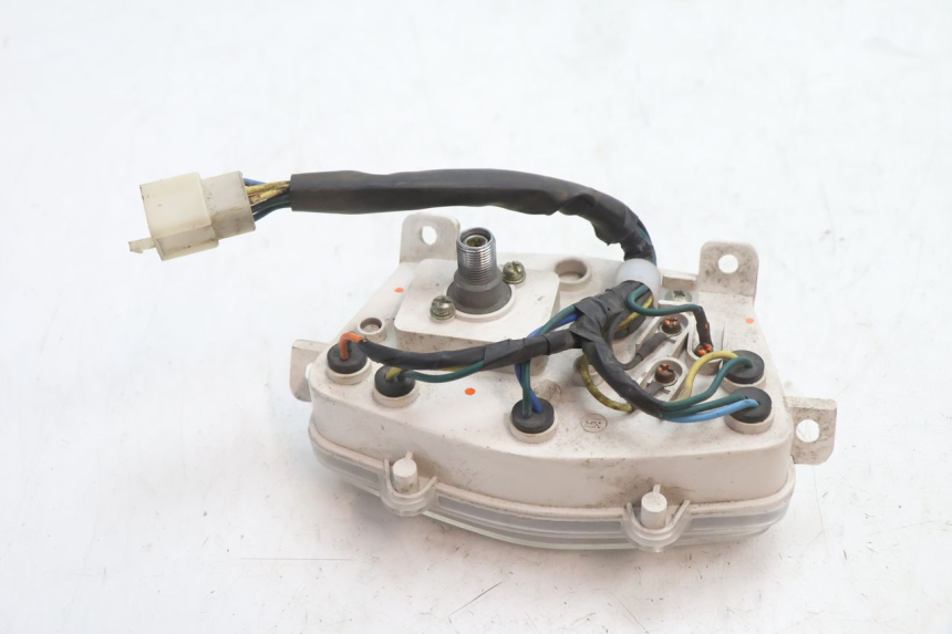 photo de CONTACHILOMETRI PEUGEOT KISBEE 4T 50 (2010 - 2017) - Stato della superficie e materiale