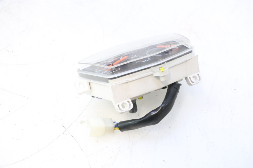 photo de CONTACHILOMETRI PEUGEOT KISBEE 4T 50 (2023 - 2026) - Dettagli dei punti di fissaggio