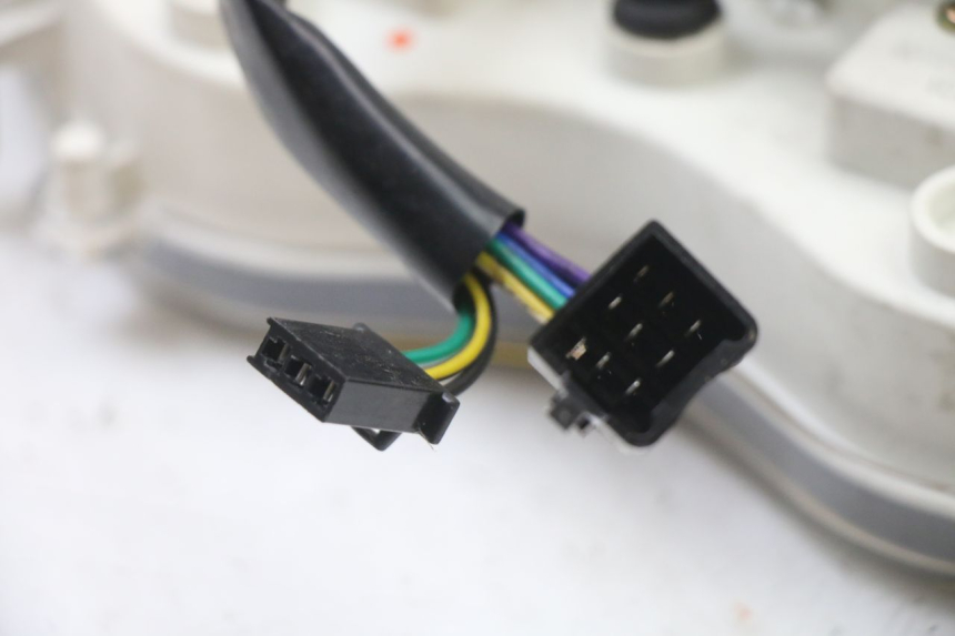 photo de CONTACHILOMETRI LONGJIA SHARPY 125 (2020 - 2024) - Stato della superficie e materiale