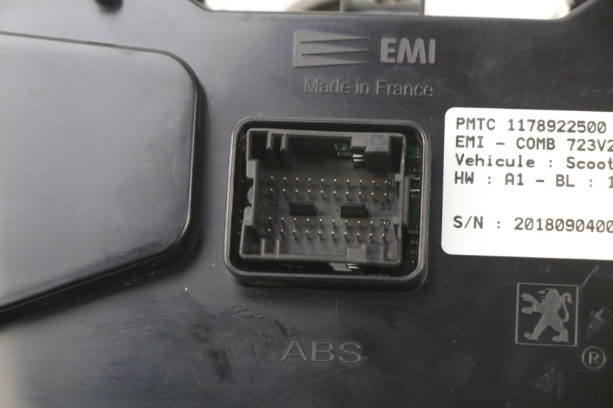 photo de CONTACHILOMETRI PEUGEOT METROPOLIS 400 (2017 - 2020) - Vista d'insieme del prodotto