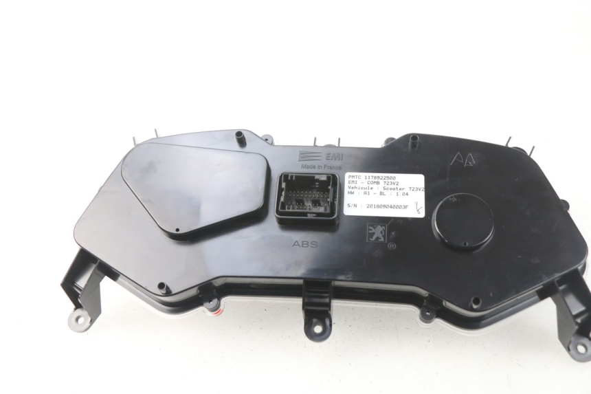 photo de CONTACHILOMETRI PEUGEOT METROPOLIS 400 (2017 - 2020) - Dettagli dei punti di fissaggio