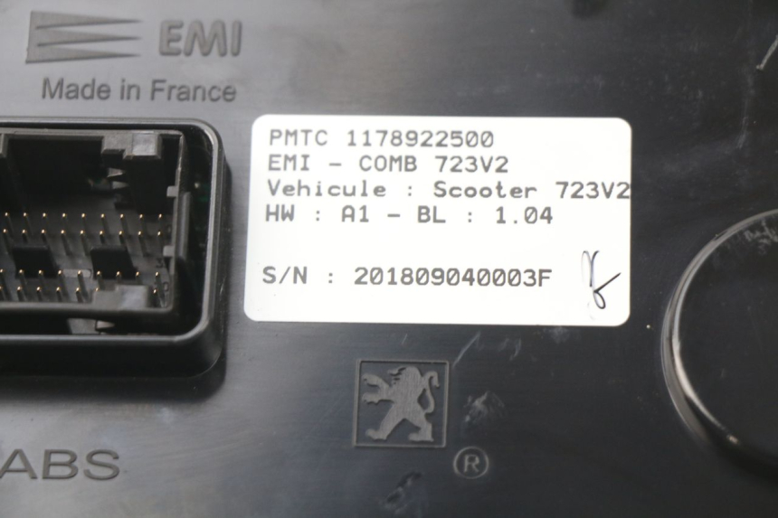 photo de CONTACHILOMETRI PEUGEOT METROPOLIS 400 (2017 - 2020) - Marcature e riferimenti originali