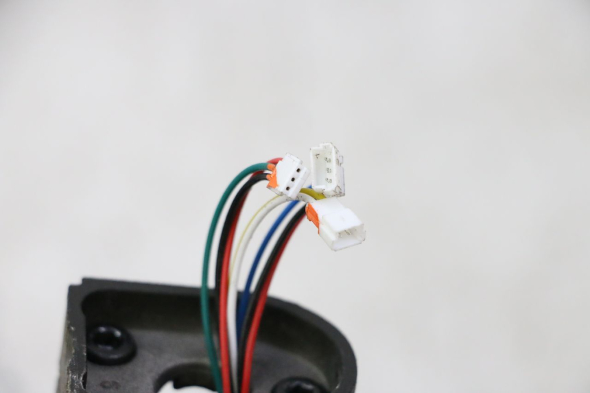 photo de CONTACHILOMETRI XIAOMI MI PRO 2 1 - Dettagli dei punti di fissaggio