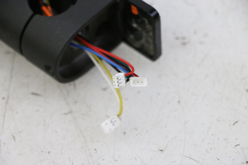 photo de CONTACHILOMETRI XIAOMI MI PRO 2 1 - Dettagli dei punti di fissaggio