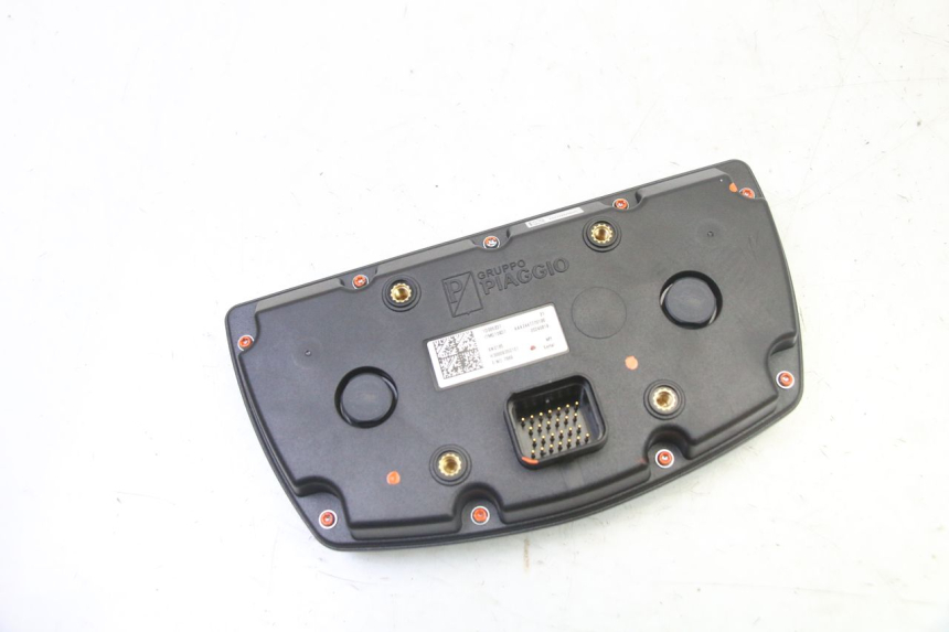 photo de CONTACHILOMETRI PIAGGIO MP3 HPE 310 (2024 - 2025) - Primo piano tecnico
