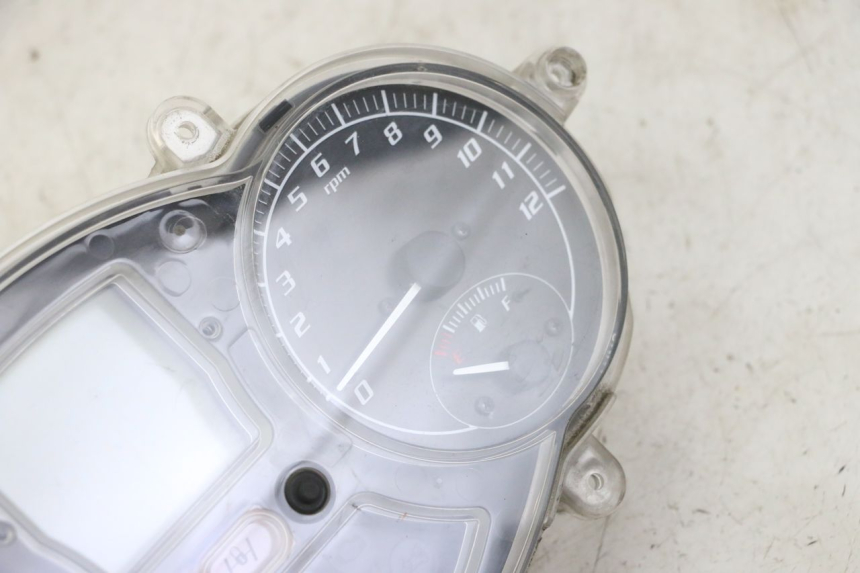 photo de CONTACHILOMETRI PIAGGIO MP3 LT 300 (2010 - 2016) - Vista d'insieme del prodotto